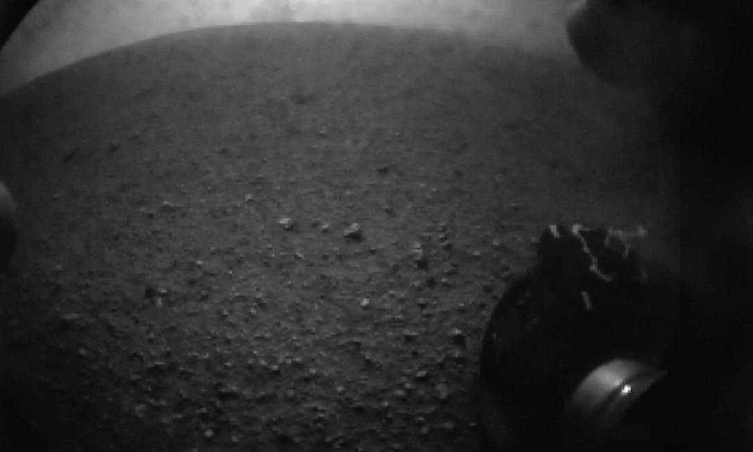 Resultado de imagem para Maior robô da história da Nasa posa com sucesso em Marte