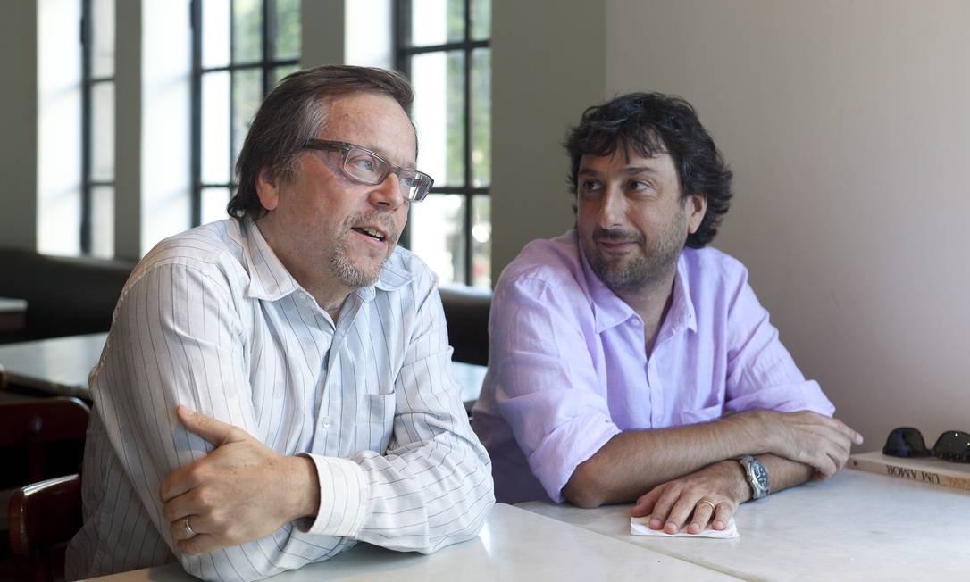 
Os diretores Fernando Meirelles e Vicente Amorim, que lançam filmes no dia 17 conversam sobre cinema e produções multinacionais
Foto: Léo Martins