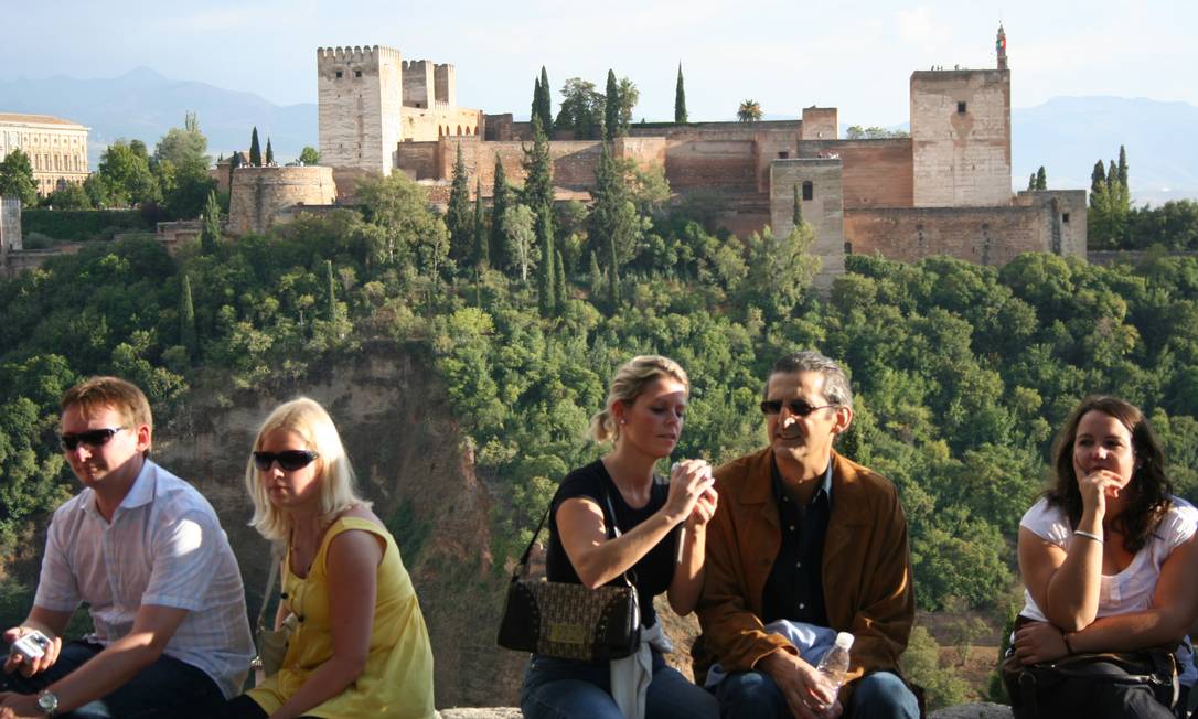 
Ícone. Alhambra (ao fundo), um dos símbolos de Granada, acaba de concluir a restauração do Pátio dos Leões, depois de dez anos de trabalho
Foto: Bruno Agostini / O Globo