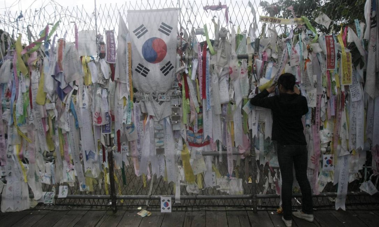 Na fronteira entre as Coreias, conhecida como DMZ, são comuns as manifestações pela reunificação do país. Foto: Ahn Young-joon / AP