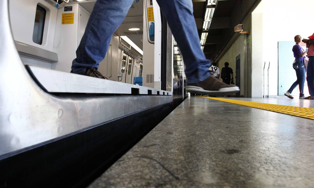 
Na estação Maracanã, o desnível entre o piso trem e a plataforma chega a um palmo
Foto: Pablo Jacob / Agência O Globo