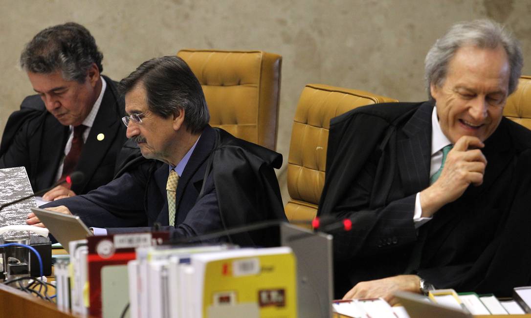 
Cezas Peluso (à esquerda) e Ricardo Lewandowski
Foto: Agência O Globo / Gustavo Miranda