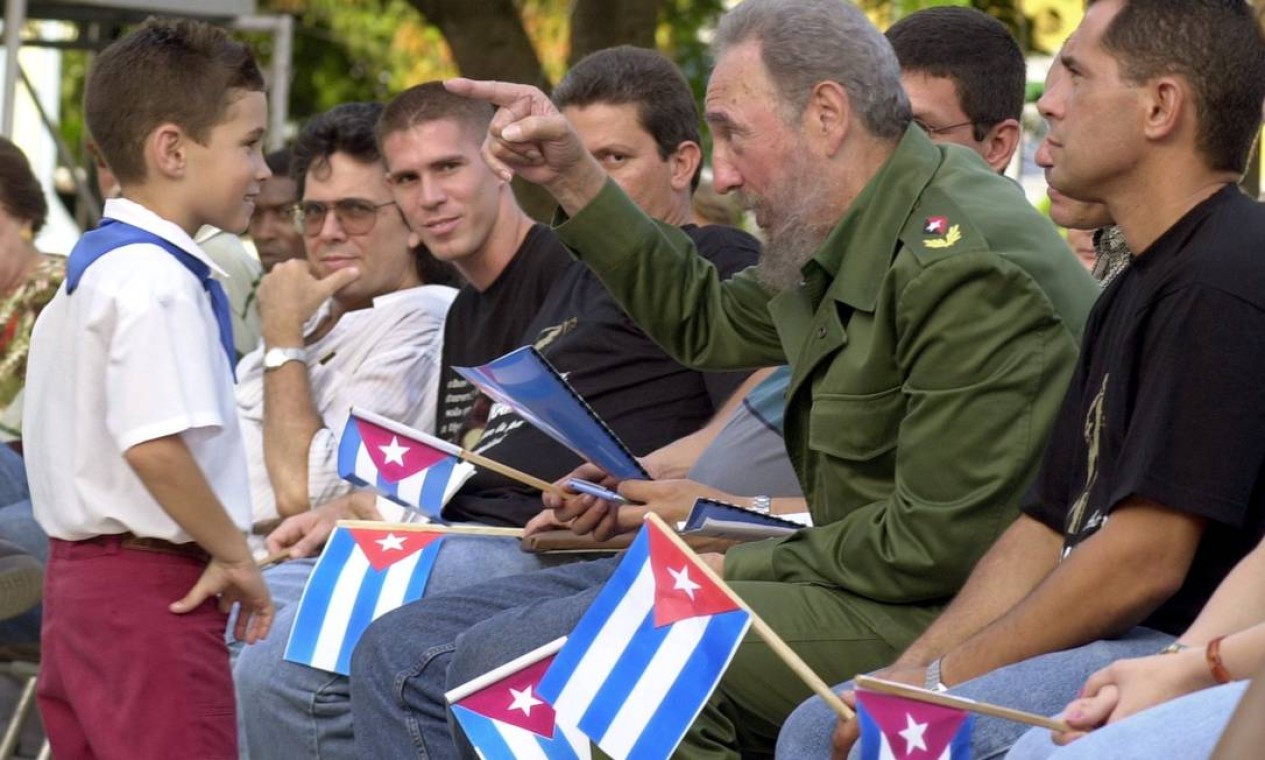 Em Cuba, Elián encontra Fidel Castro na inaugração de um museu em Cárdenas: um dos encontros com o então presidente Foto: AP/14-6-2001