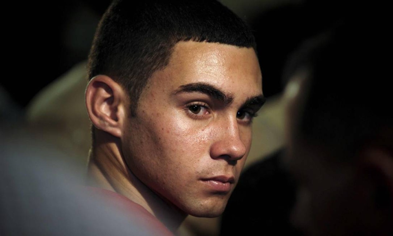Elián Gonzalez, longe do tempo em que foi um menino balseiro à deriva no mar, o jovem hoje estuda num colégio militar. Seu objetivo é defender a revolução, diz Foto: Reuters/30-6-2010