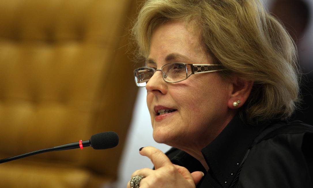 
Rosa Weber é a novata entre os ministros que participam do julgamento do mensalão
Foto: O Globo - 11/04/2012 / Gustavo Miranda