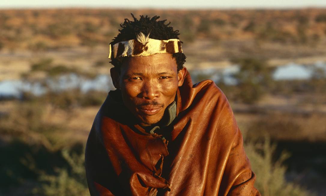 
Um homem da tribo San, da África do Sul: estudo genético confirma que se trata do grupo mais antigo, descendente direto dos primeiros humanos modernos
Foto: Latinstock