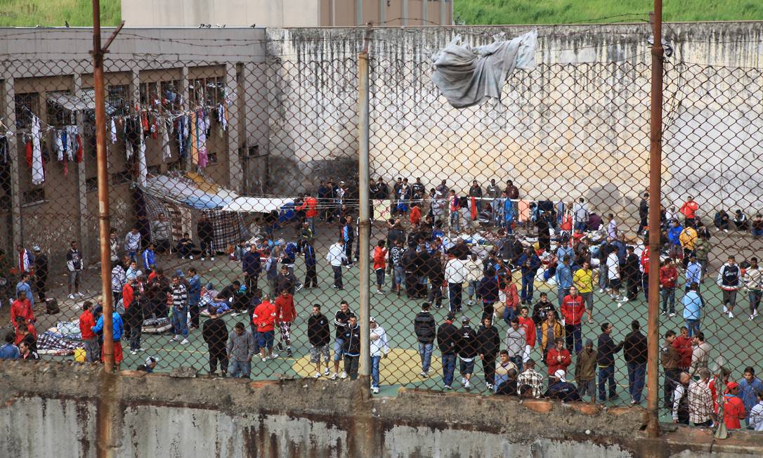 
Situação explosiva. No Presídio Central de Porto Alegre, 4.470 presos ocupam 1.986 vagas, média de 2,2 por vaga
Foto: Sidinei Brzuska