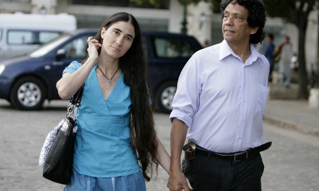 
Yoani em foto junto com o marido Reinaldo Escobar: os dois foram detidos na quinta-feira
Foto: Javier Galeano / AP