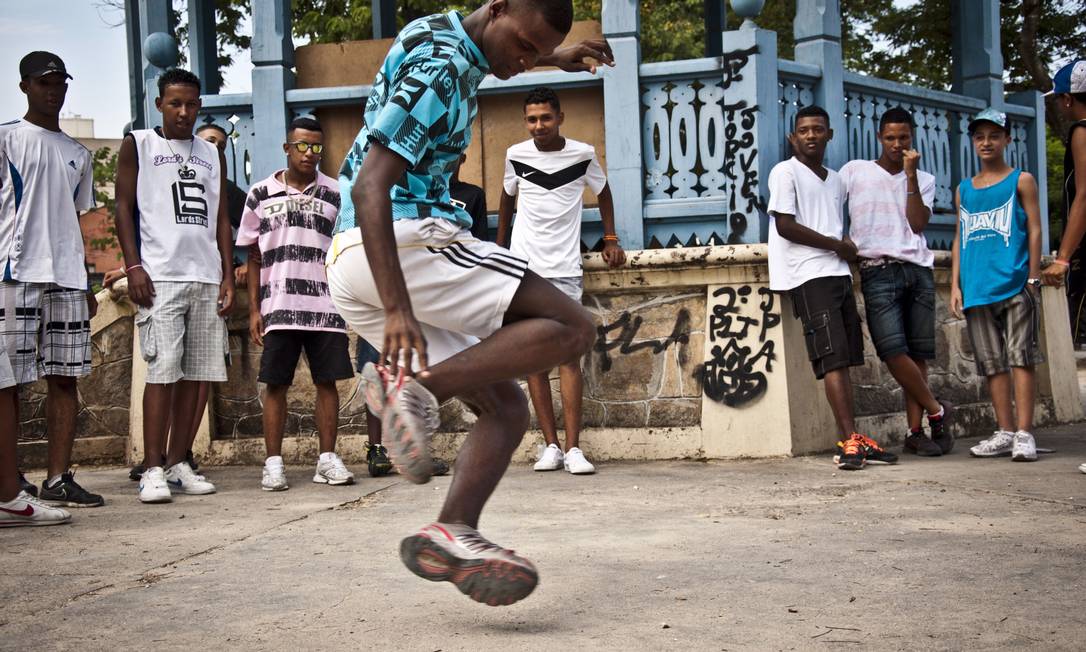 
Dançarinos das comunidades cariocas são as estrelas de “A batalha do passinho”
Foto: Divulgação/João Xavi