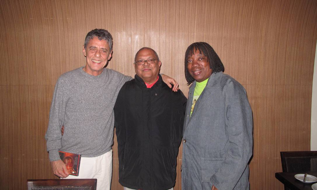 
Amigos de longa data, Chico Buarque, o cubano Pablo Milanés, e Milton Nascimento em 2007
Foto: Divulgação