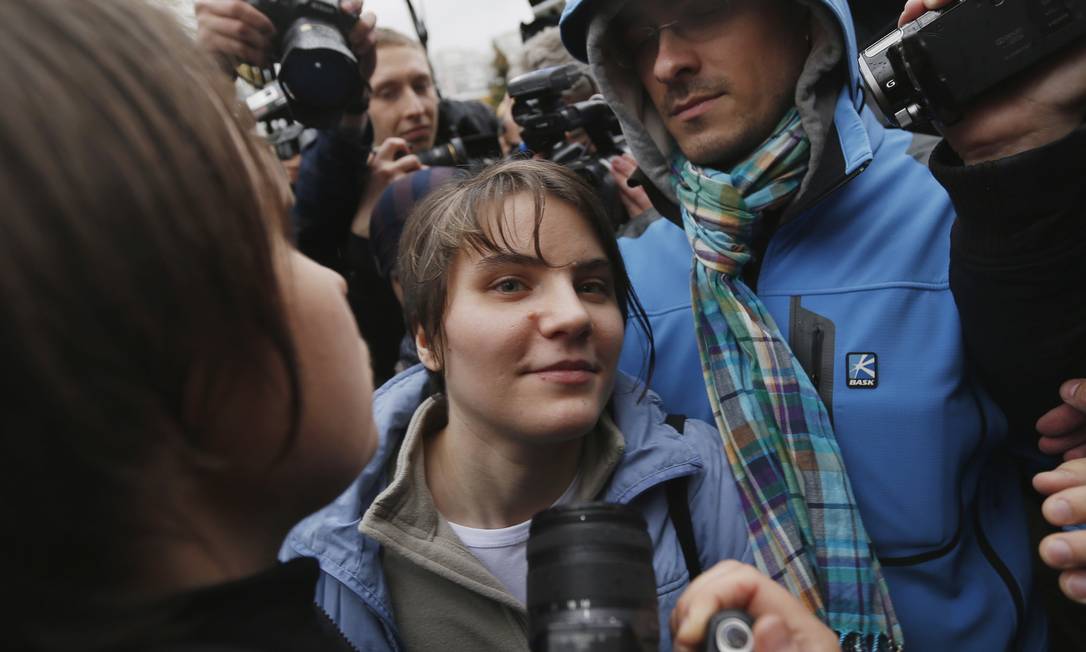 
Yekaterina Samutsevich deixa o tribunal: promessa de continuar com os protestos
Foto: AP/10-10-2012