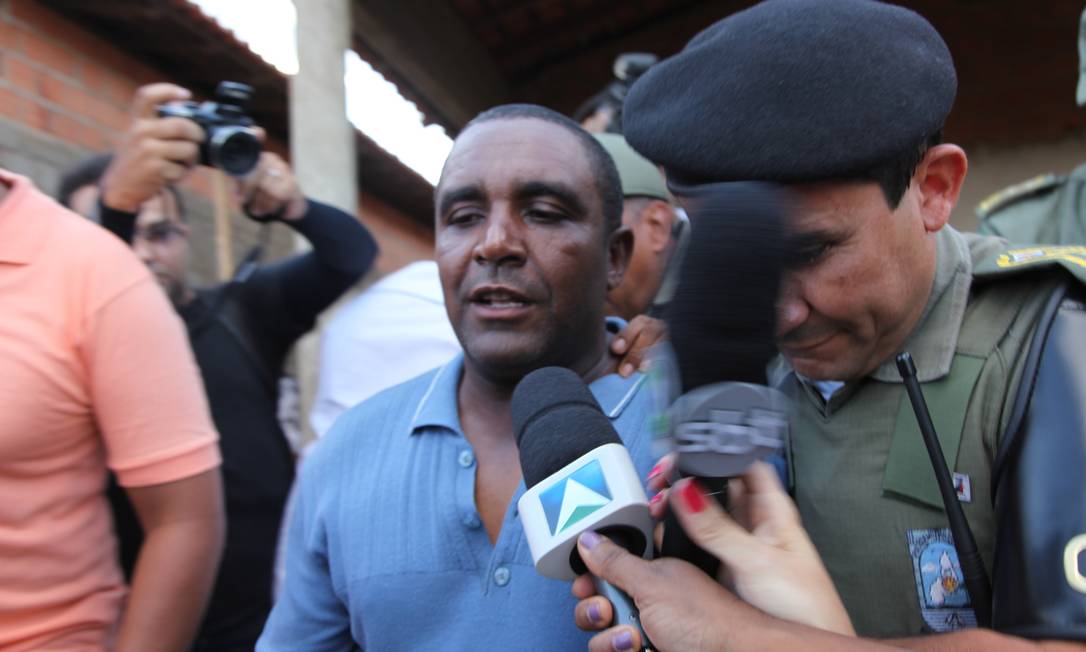 
O “profeta” Luís Pereira no momento em que foi preso pela PM de Teresina
Foto: Efrém Ribeiro