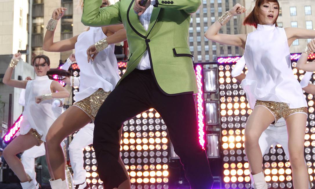 
O músico dançarino mostra o “Gangnam style” em Nova York, em apresentação no programa “Today”, da NBC
Foto:
Jason DeCrow/AP
