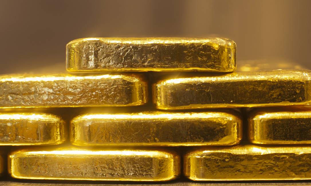 
Barras de um quilo de ouro, amarzenadas na mesa de uma corretora de Munique, na Alemanha.
Foto: Bloomberg