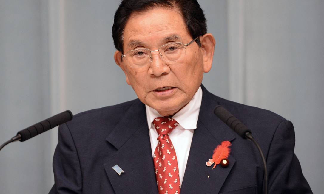 
Ministro da Justiça do Japão, Keishu Tanaka, responde perguntas em coletiva em 1º de outubro
Foto: TOSHIFUMI KITAMURA / AFP