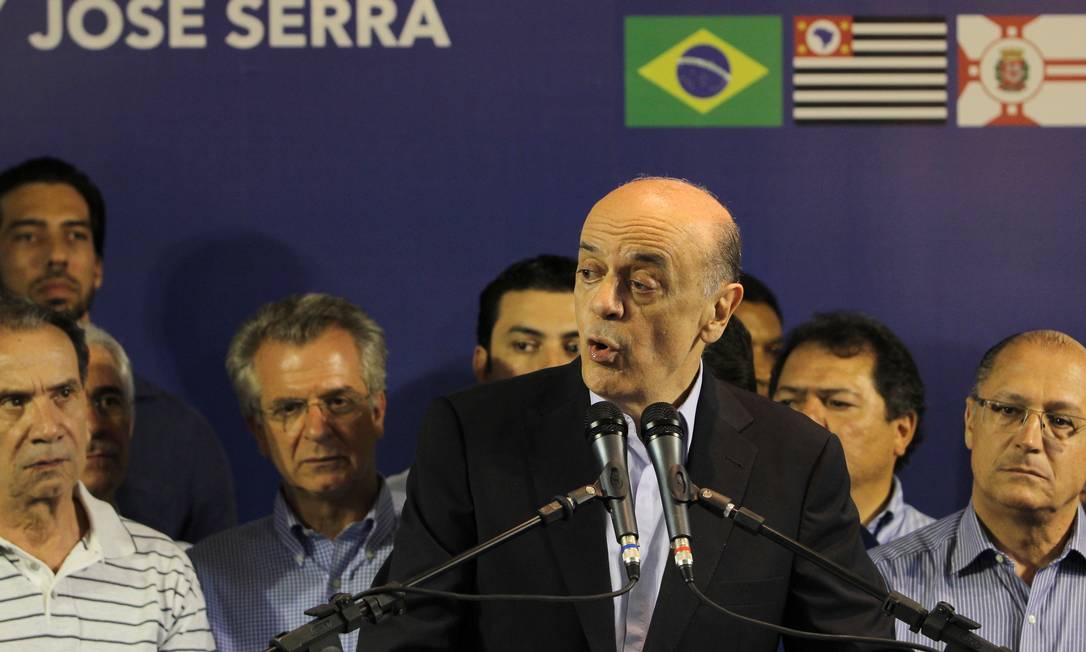 
José Serra discursa após derrota em São Paulo
Foto: Agência O Globo / Michel Filho