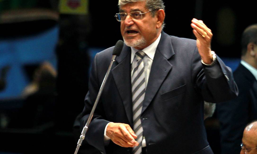 
Mário Couto no plenário do Senado
Foto: Agência O Globo / Ailton de Freitas