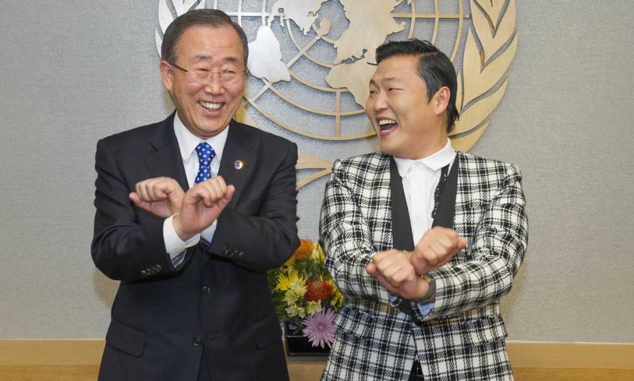 Psy encontrou até o conterrâneo Ban Ki-Moon na sede da ONU em Nova York. Na ocasião, o secretário-geral da organização brincou que estava com ciúmes da fama de Psy. “Há dois dias eu era o sul-coreano mais famoso do mundo”, disse Ban Ki-Moon Foto: Eskinder Debebe / AP/ONU