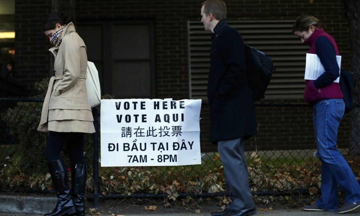 Em Boston, eleitores enfrentam filas e frio: termômetros estão abaixo de zero grau Foto: Reuters