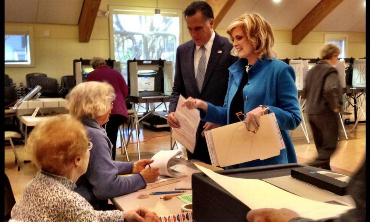 Mitt Romney vota em Boston ao lado da mulher Ann Foto: Foto do perfil oficial @mittromney