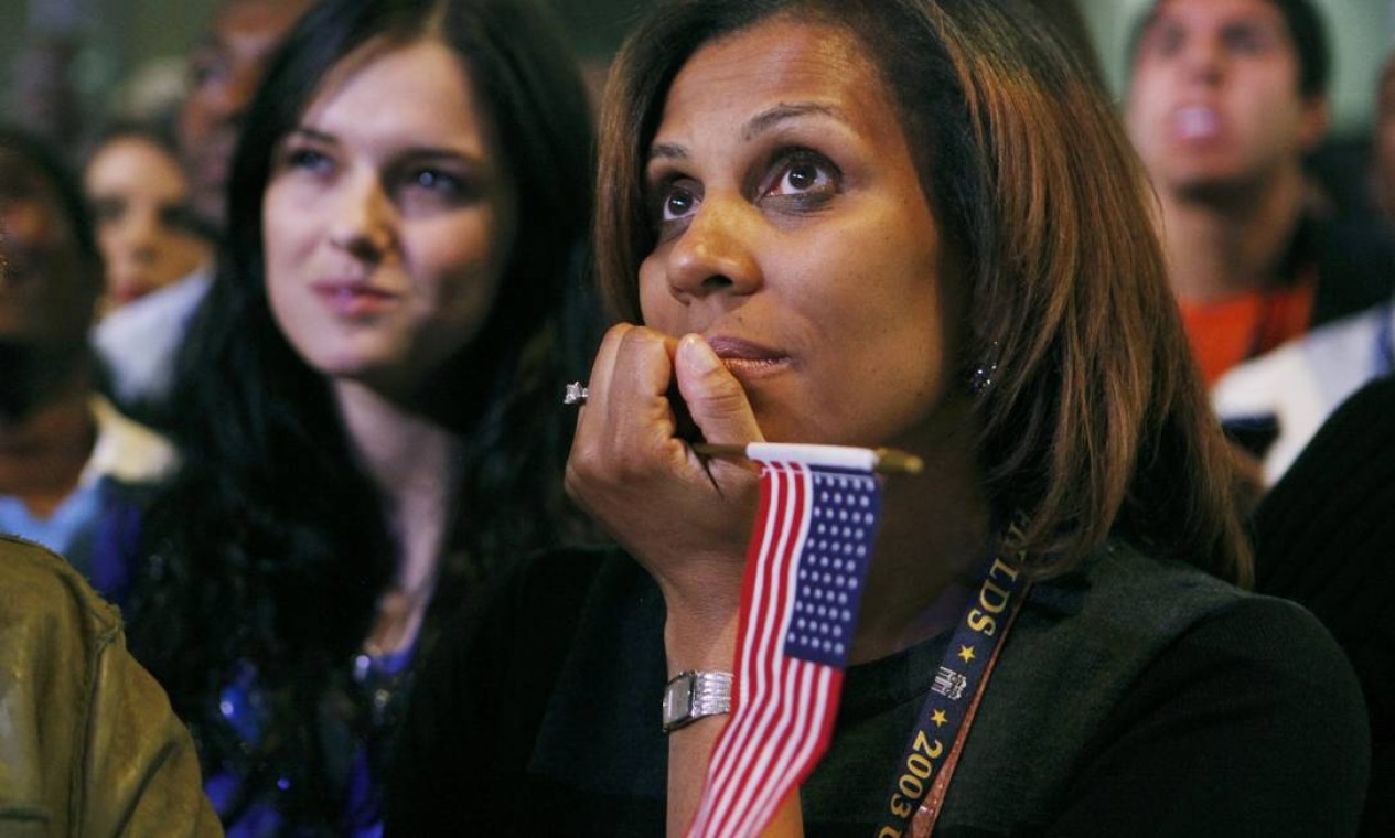 Já em Chicago, partidários de Obama acompanham o resultado com ansiedade Foto: Reuters