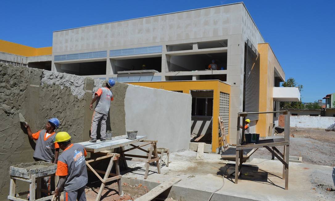 
Escola em Rio das Ostras está sendo construída com recursos dos royalties
Foto: Terceiro / Agência O Globo