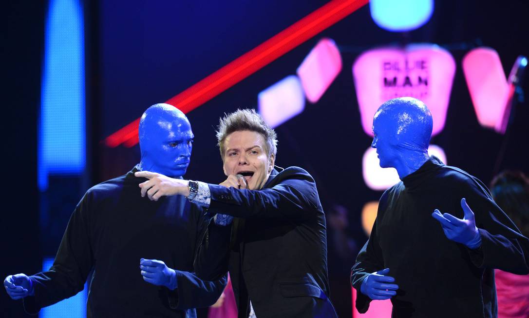 
Michel Teló se apresenta com o Blue Man Group na cerimônia de premiação do Grammy Latino em Las Vegas
Foto: AFP / Robyn Beck
