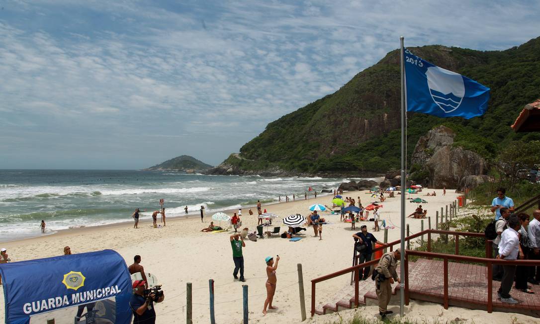 
A Prainha, na Zona Oeste, é a primeira do Rio a receber a Bandeira Azul, símbolo internacional que indica a qualidade da praia
Foto: Gabriel de Paiva / O Globo