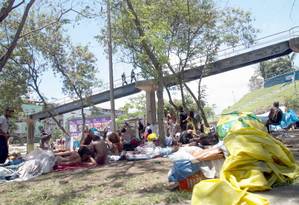 Os viciados em crack em acampamento na Praça da Sé - Jornal O Globo
