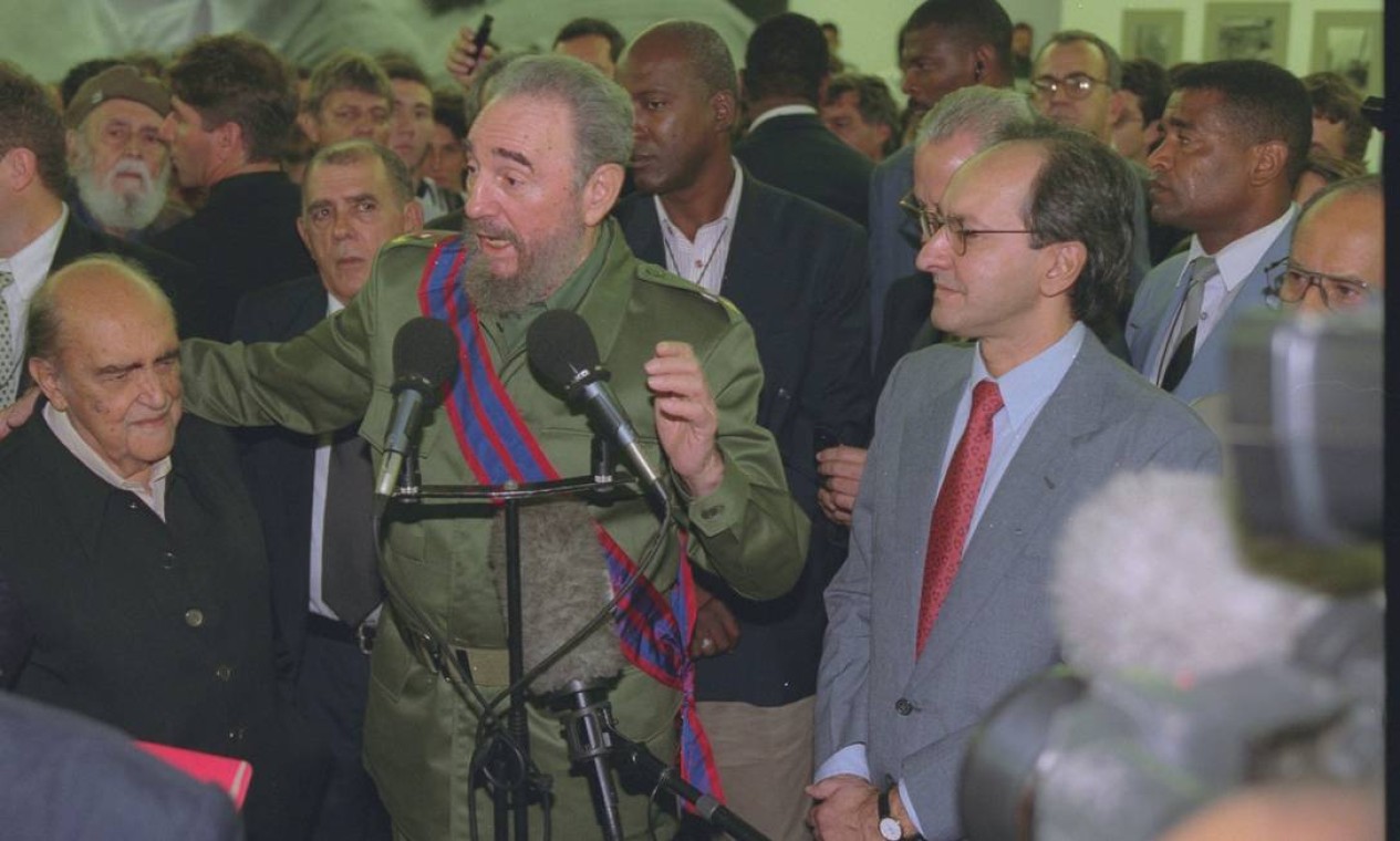 Com Fidel castro, no Museu de Arte Contemporânea (30/06/1999) Foto: Gabriel de Paiva / Agência O Globo
