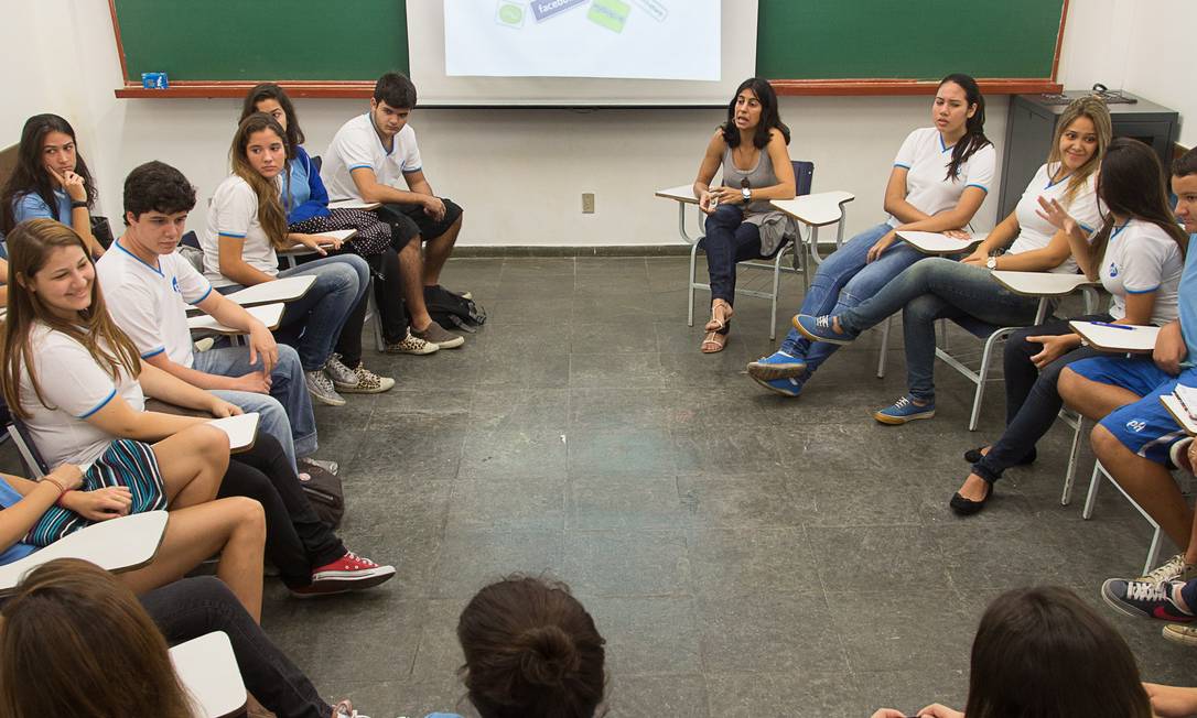 Em sala. Alunos de ensino médio do pH têm aulas de Atualidades, em que debatem valores éticos e morais no mundo contemporâneo Foto: Leo Martins