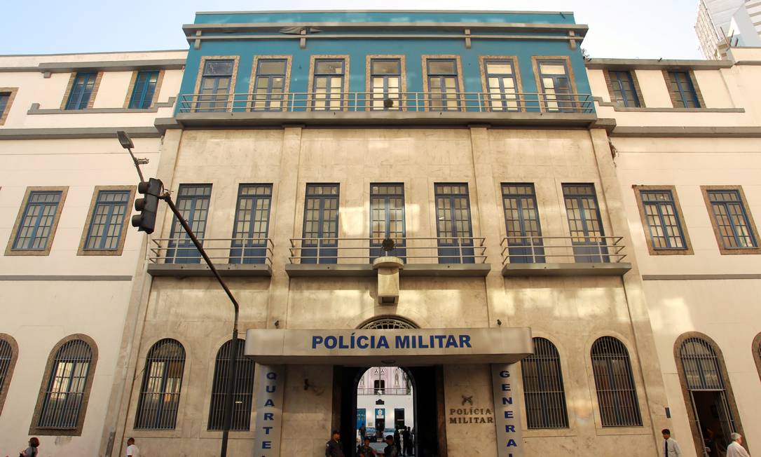 
A fachada do Quartel General da PM, na Evaristo da Veiga: prédio será demolido até abril
Foto: Gabriel de Paiva / O Globo / 23.05.2012