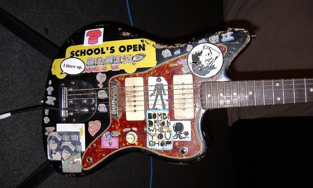 Thurston Moore, ex-Sonic Youth, pede ajuda para encontrar guitarra