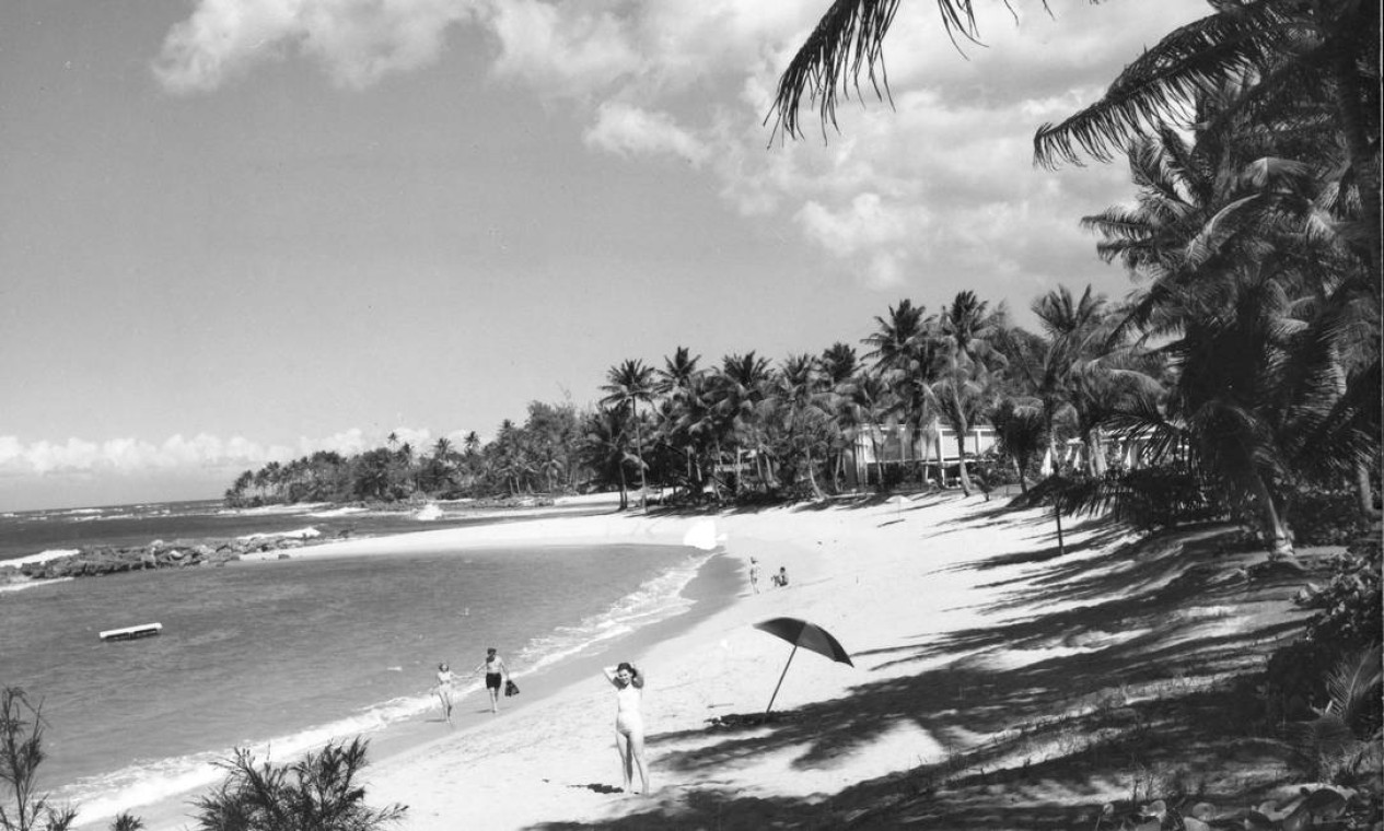 A imagem antiga, sem data, mostra como era Dorado Beach na época em que Laurence S. Rockfeller, antigo dono, comprou a propriedade onde hoje está o Ritz-Carlton Reserve Foto: The Rockefeller Archive Center / The New York Times