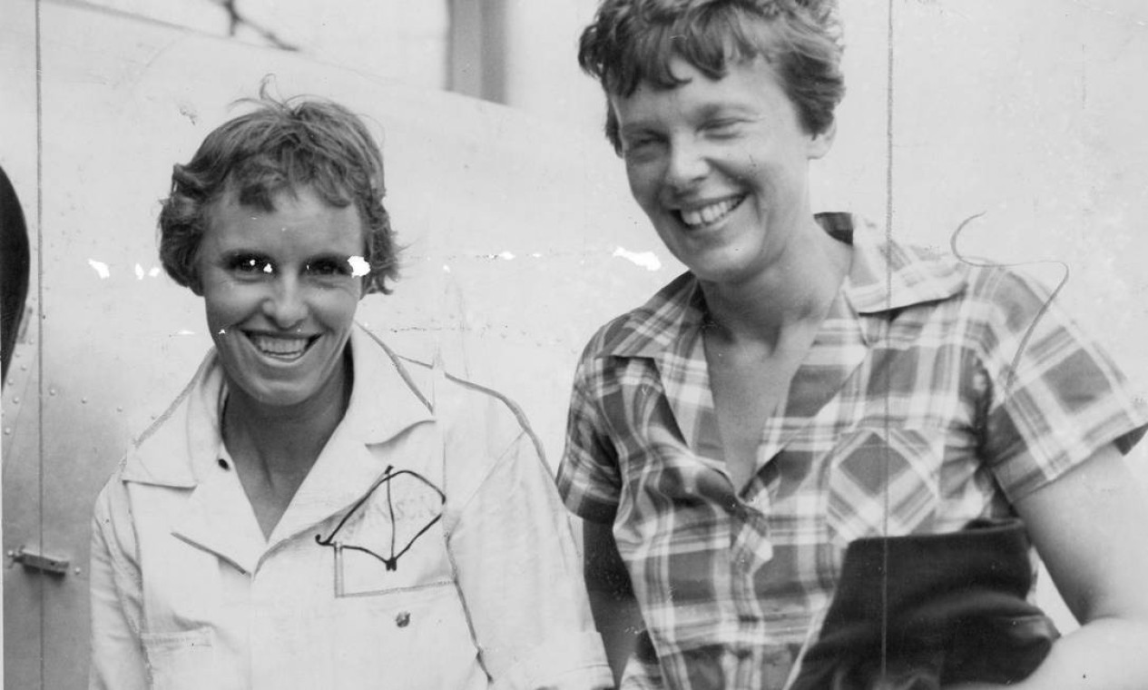 Antes da “era Rockefeller”, Dorado Beach já abrigava celebridades, como a aviadora Amelia Earhart (camisa quadriculada), amiga da antiga proprietária do lugar, Clara Livingston (camisa branca) Foto: The Rockefeller Archive Center / The New York Times