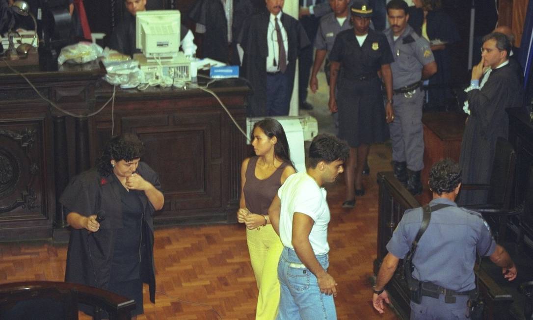 
Paula Thomaz e Guilherme de Pádua no tribunal
Foto: Ivo González / O Globo / Arquivo: 27/01/1997