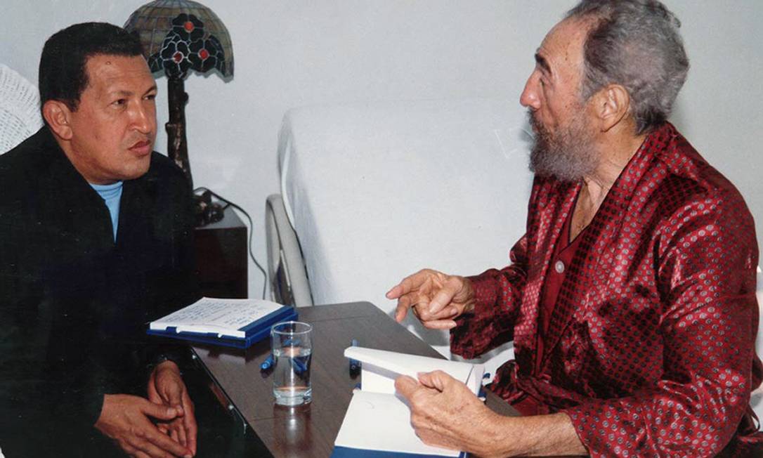 
Presidente Hugo Chávez em encontro com o líder cubano Fidel Castro em setembro de 2006
Foto: Juventud Rebelde