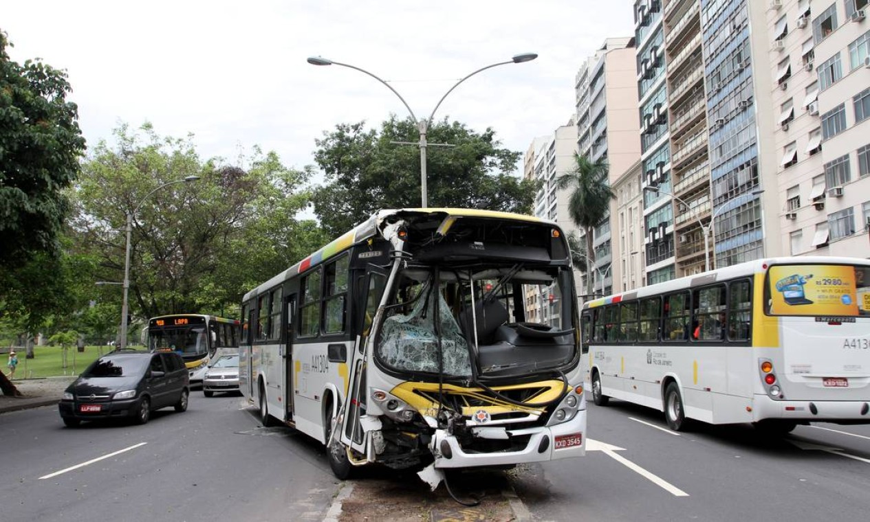 Colisão Entre Dois ônibus Deixa 19 Feridos No Flamengo Jornal O Globo