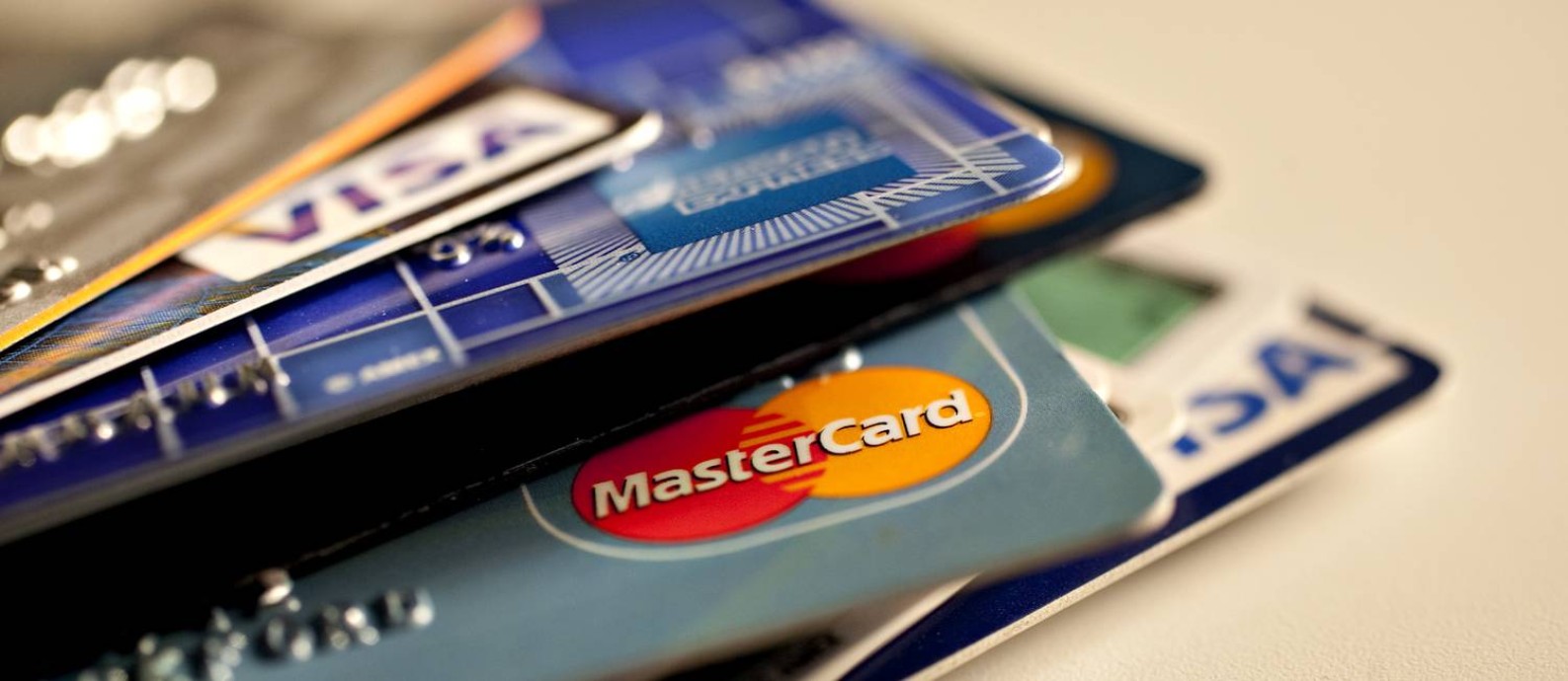 Falta de chips atrasa emissão de cartões de banco Foto: Daniel Acker / Bloomberg News