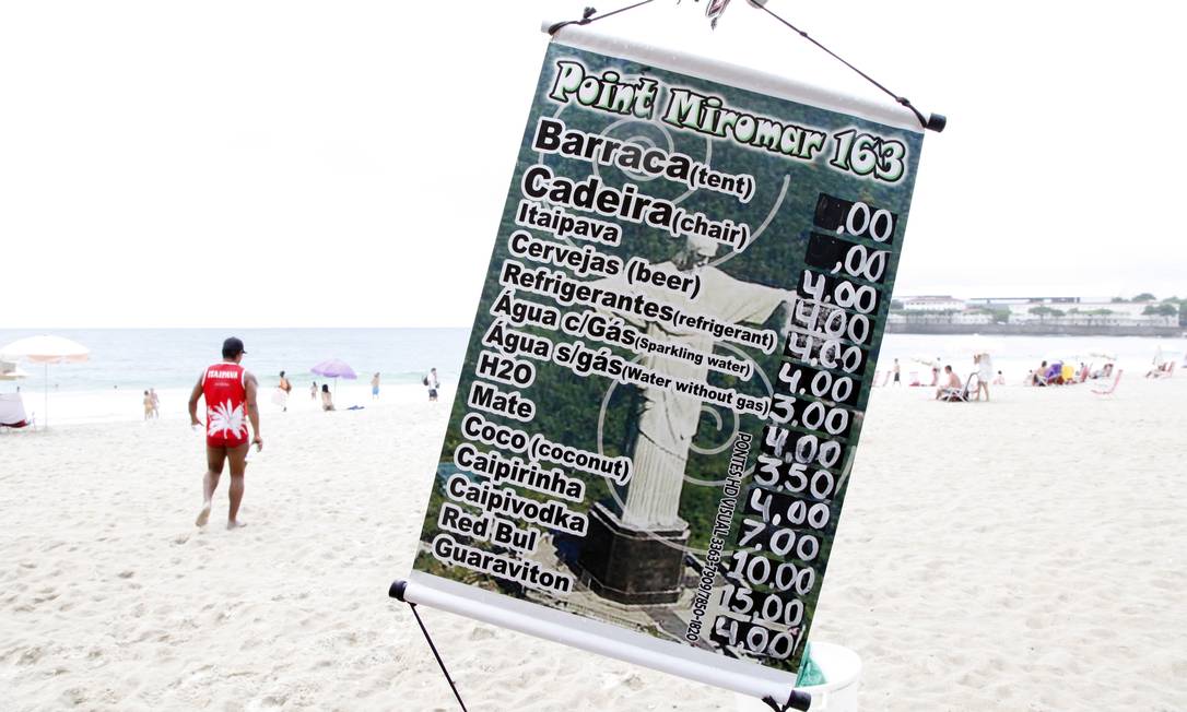 
Tabela com os preços cobrados em barraca na areia de Copacabana
Foto: Fabio Rossi / Fabio Rossi/O Globo