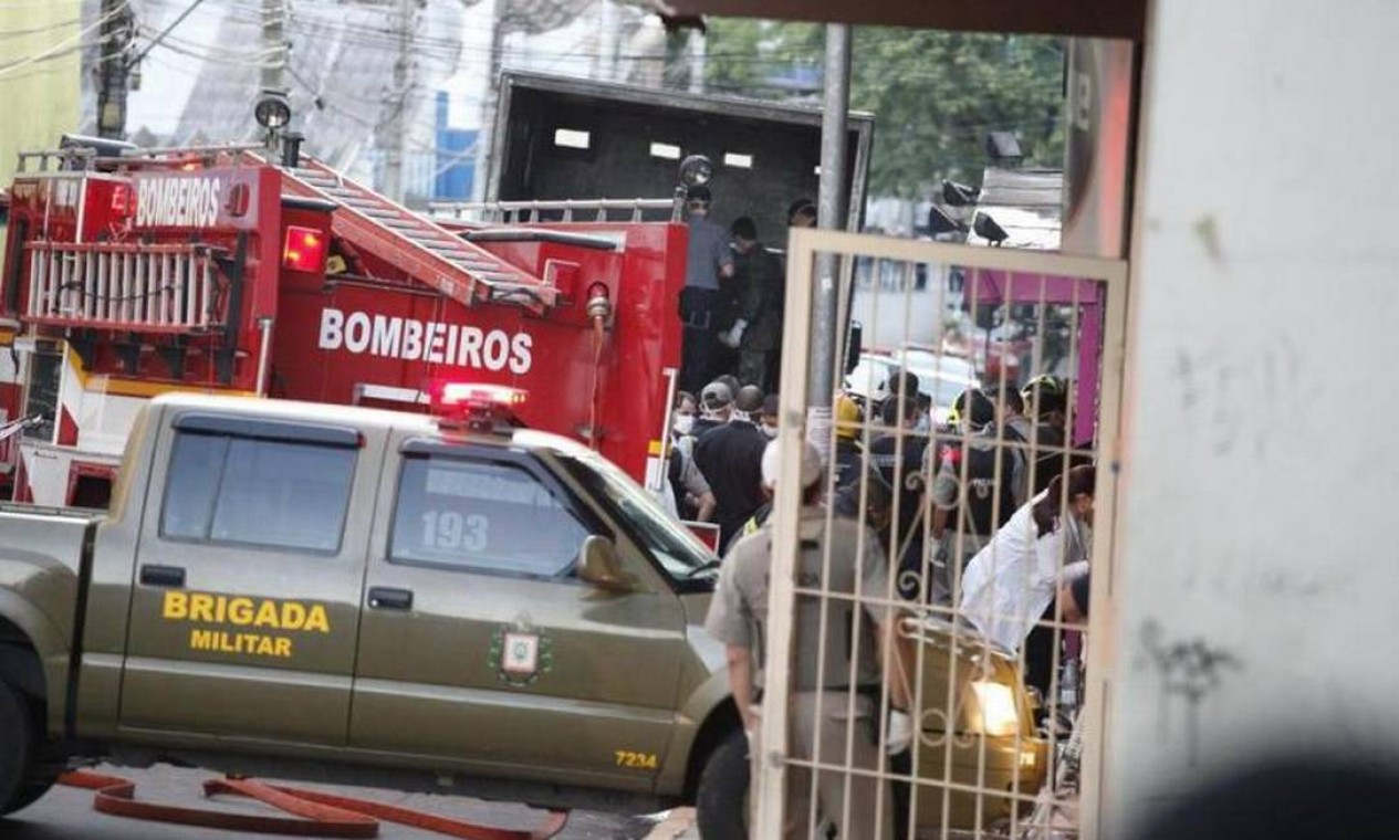 Caminhão é utilizado para transportas as vítimas da tragédia Foto: Germano Rorato/Especial/Zero Hora