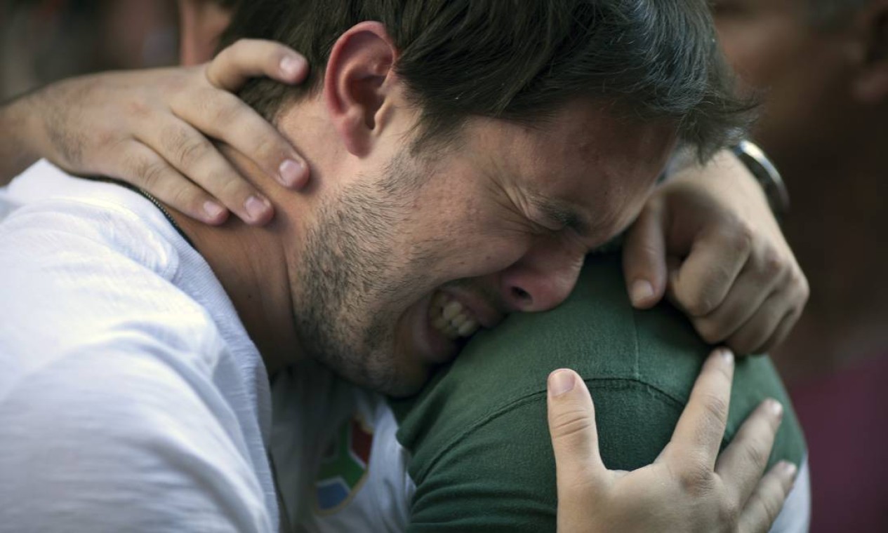 Choro e emoção durante protesto Foto: Felipe Dana / AP