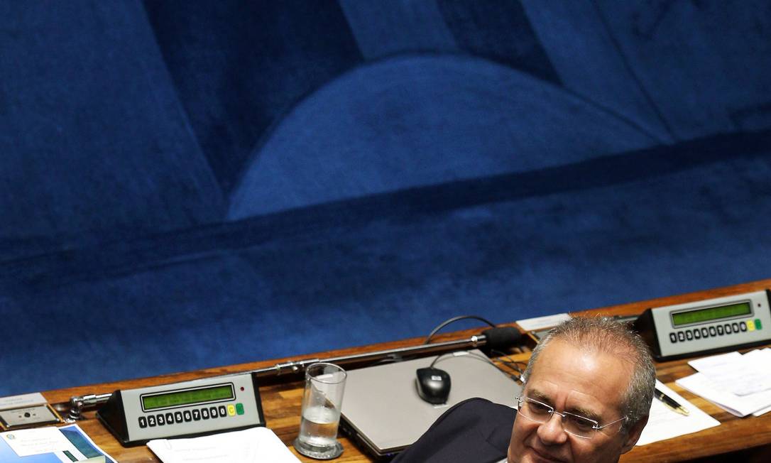 
O senador Renan Calheiros (PDMB-AL) foi eleito presidente do Senado por larga vantagem
Foto: Gustavo Miranda / O Globo