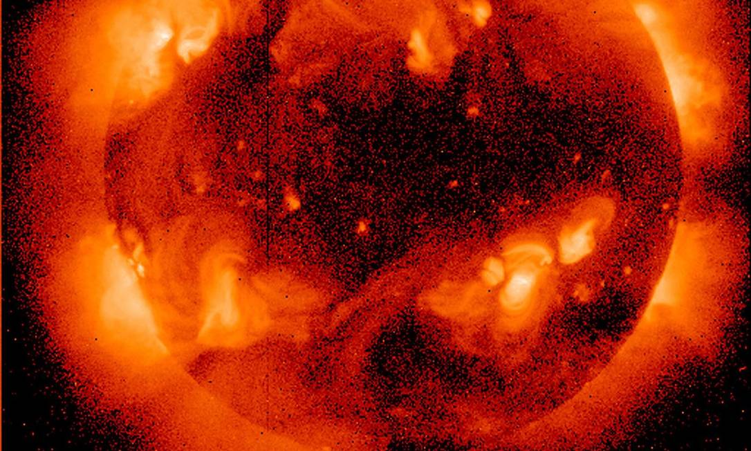 
Sol visto por um telescópio de raios X. Supertempestade ocorre a cada 200 anos, segundo especialistas
Foto: Agência O Globo