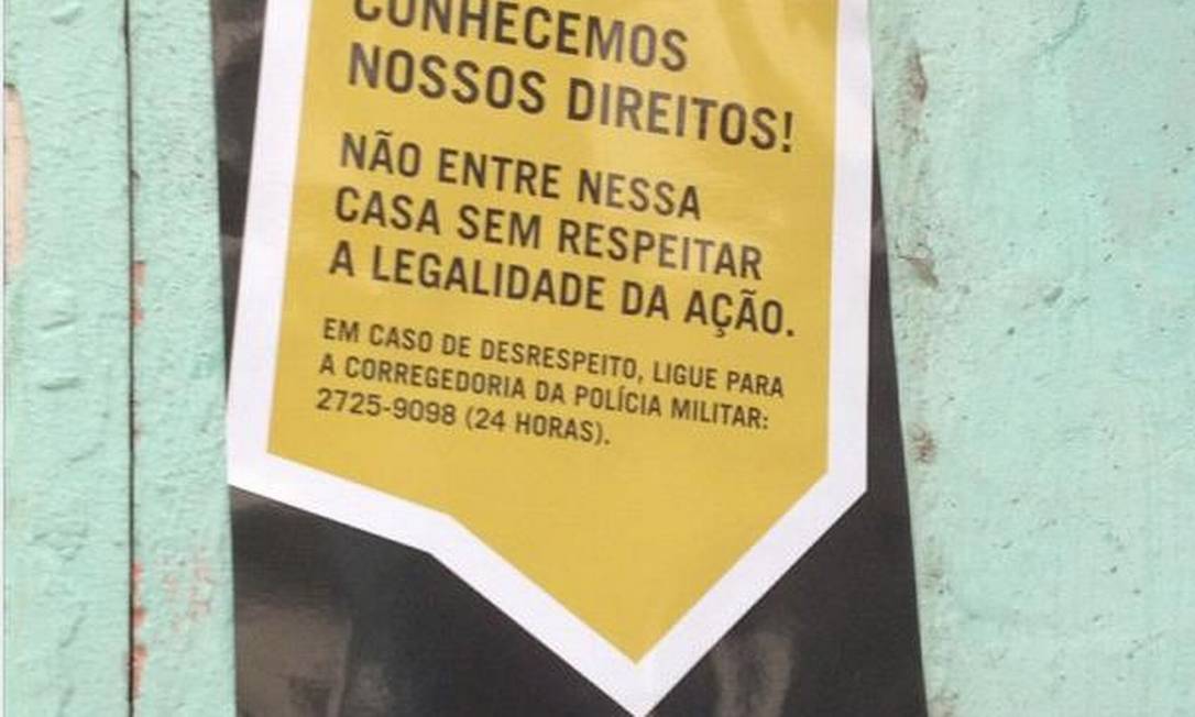 
Cartazes distribuídos por Ongs da Maré tentam conscientizar os moradores sobre seus direitos, antes da pacificação
Foto: Divulgação/Anistia Internacional