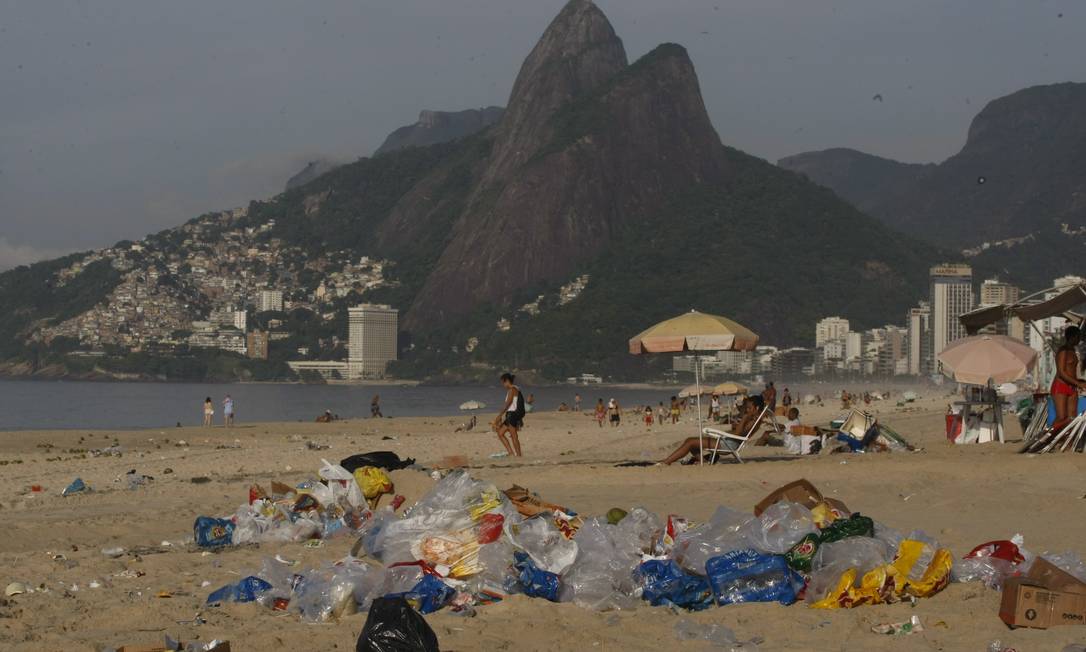 Após Passagem De Blocos Lixo Se Acumula Em Diversos Bairros Jornal O Globo