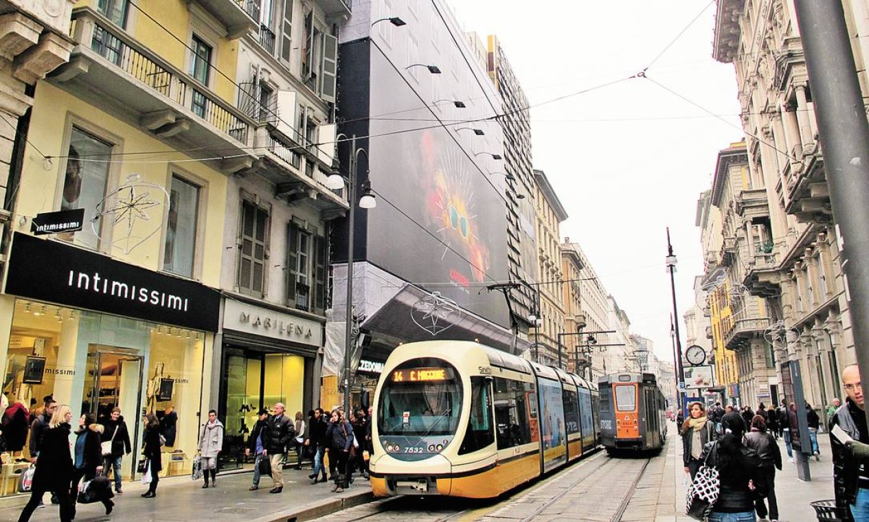 estoques de roupas PIAZZA ITALIA - Itália, Novo - plataforma de