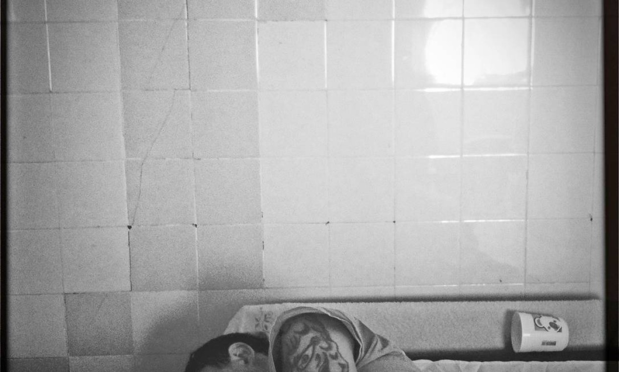 Detento no hospital psiquiátrico Nina Rodrigues, em São Luís (MA) Foto: André Coelho / O Globo