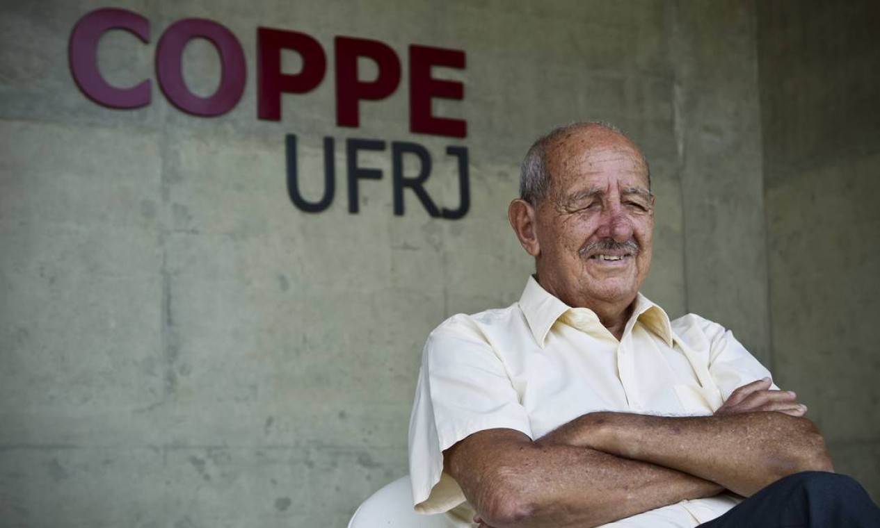 A origem de tudo: professor Alberto Luiz Coimbra, de 90 anos, o fundador da Coppe Foto: Guito Moreto / O Globo