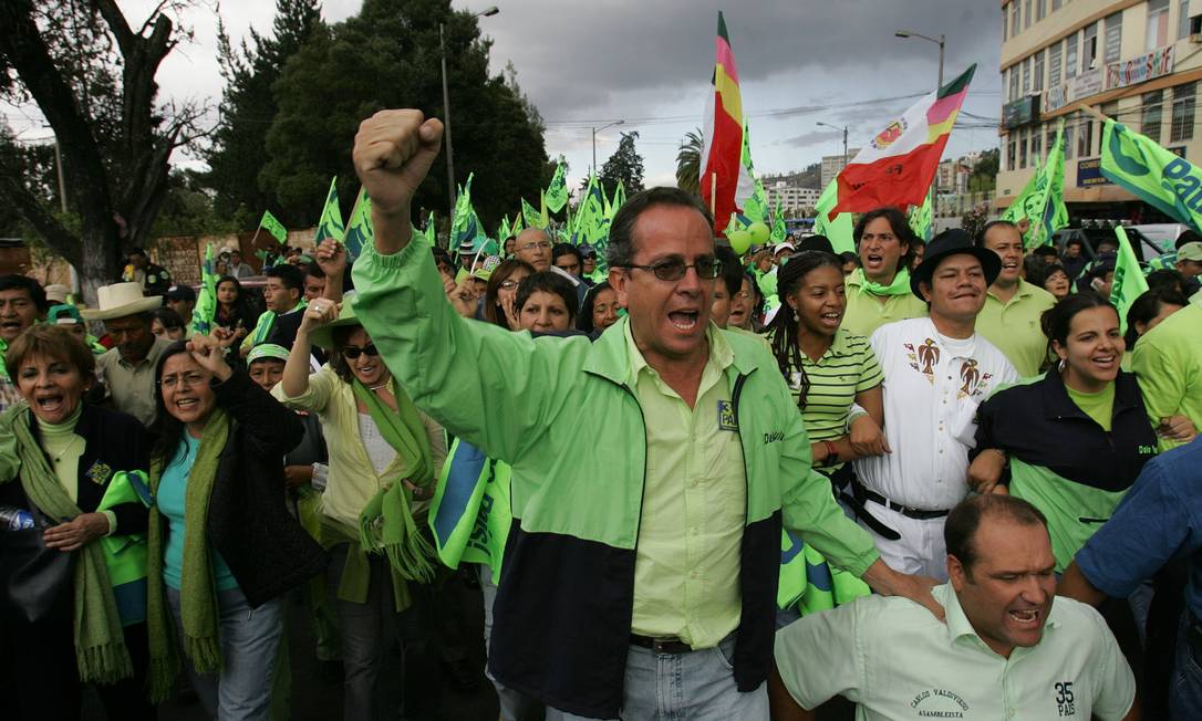 
Alberto Acosta durante campanha para Correa, em 2007
Foto: Dolores Ochoa